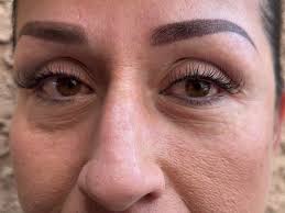 Can anyone do my lashes in DFW urgently?