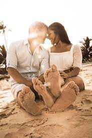 54 Romantic Beach Engagement Photo Ideas Beach Engagement Photos Couples Beach Photography Romantic Beach