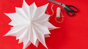 Wie man aus butterbrottüten einfache weihnachtssterne basteln kann. Origami So Bastelt Ihr Sterne Aus Butterbrottuten Geolino