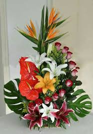 Ver más ideas sobre arreglos, arreglos florales, bellos arreglos florales. Arreglo Floral En Espiral Arreglos Florales Arreglos Florales Tropicales Arreglos Florales Sencillos