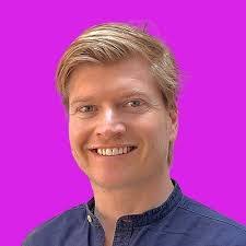 Elizabeth Georges's Instagram, Twitter & Facebook