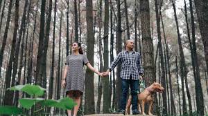 Ada yang melakukan foto prewedding indoor dengan latar café, namun ada juga yang memilih melakukan sesi foto prewedding outdoor dengan latar alam bebas. Tempat Ideal Foto Prewedding Di Makassar Yang Bertema Outdoor Start From 2 Photo Photography Service