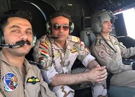 صورة يظهر فيها اللواء ق خ الركن ناصر الغنام قائد عمليات الانبار متوسطا صقور الجو خلال متابعته بصورة مباشرة لتنفيذ عملية ارادة النصر ال Captain Hat Pics Cute