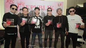 Tak perlu kau berfikir ku meninggalkanku. Chord Kunci Gitar Dan Lirik Lagu Selimut Tetangga Repvblik Mana Mungkin Selimut Tetangga Tribun Solo