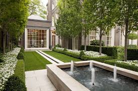 Allees Of Lofty Trees And Verdant Grounds Make For A Quaint Haven At This Chicago Home Fountains Outdoor Veranda Magazine Parterre Garden
