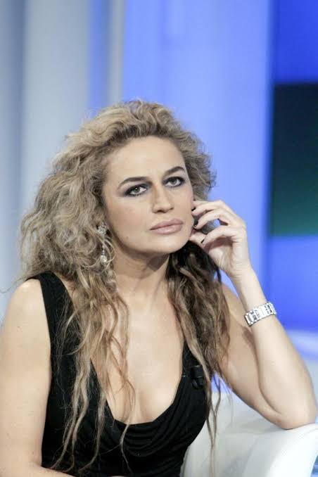 Lory Del Santo «irriconoscibile» a Belve: utenti scatenati. Chi è la  showgirl? Età, i genitori, chirurgia plastica, vita privata, la morte dei  figli e la carriera