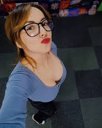 Irais Moreno's Instagram, Twitter & Facebook