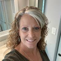 Kim Brader's Instagram, Twitter & Facebook