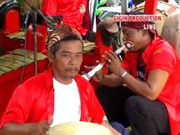 Download lagu sampak reog jaranan (3.22mb) dan streaming kumpulan lagu sampak reog jaranan (4.53mb) mp3 terbaru gratis dan enak dinikmati, video klip sampak reog jaranan mp4, lirik lagu sampak reog jaranan full album Jaranan Singo Barong Songgon Pegon Ndadi Youtube