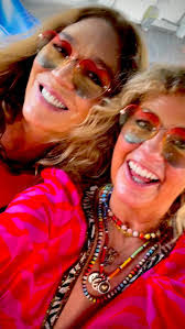 Lana Berg's Instagram, Twitter & Facebook