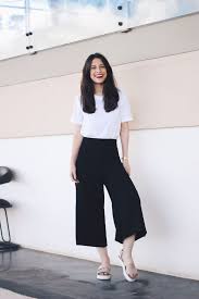 Black And White Square Pants Outfit Ideas 7 Dicas Para Elevar A T Shirt Branca A Uma Peca Ultra Sofisticada Guita Moda Fashion Minimalist Outfit Korean Fashion