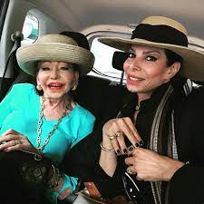 José castelo branco regressou aos eua e está revoltado com os comentários que têm feito à sua esposa betty. Betty Grafstein Internada No Hospital E Toda Maquilhada Por Jose Castelo Branco Veja As Fotos E Videos Celebridades Flash