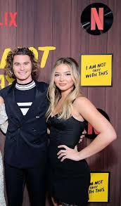 Fortunately for them and us fans, stokes and cline are still happily dating! Outer Banks Paar Chase Und Madelyn Feiert Einjahriges Promiflash De
