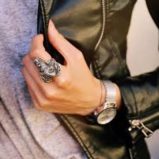 Jetzt aus schmuckstücken wählen und sparen! The Richly Contrasting And Elaborately Decorated The Thomas Sabo Elephant Ring Bague Elephant Thomas Sabo Bague