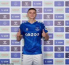 Everton's ukrainian defender vitaliy mykolenko launches a scathing attack on russia's 'silent b***h' captain artem dzyuba and his 's***head team . Everton Vitaliy Mykolenko Transfer Von Dynamo Kiew Abgeschlossen Was Die Zukunft Von Lucas Digne In Frage Stellt Germanic Nachrichten