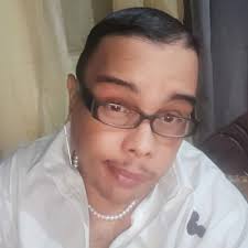 Clara Cepeda (@claraescucha)