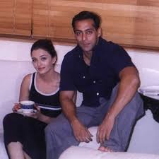 An Old Photo Of Salman Khan And Aishwarya Rai Bachchan Has Surfaced On The Internet And Netizens Cannot Salman Khan Aishwarya Rai Salman Khan Salman Khan Photo