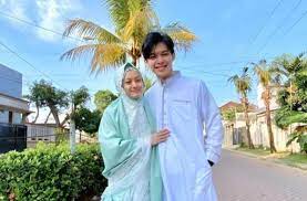 Pasangan selebriti tersebut baru saja dikaruniai anak pertamanya. Komentari Hubungan Rizky Billar Dan Lesti Kejora Ini Kata Dinda Hauw Matamata Com