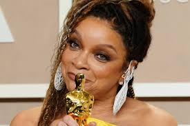 Ruth E. Carter es la primera mujer negra en ganar dos Oscar