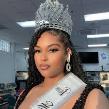 Lashaun Mitchell's Instagram, Twitter & Facebook