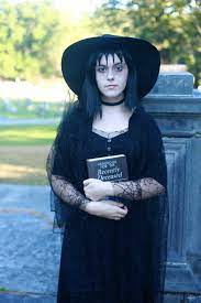 Lydia deetz this look is super simple for all you beetlejuice fanatics face: Pin On Beetlejuice Cosplay Costumes