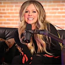 We are warriors out now: Avril Lavigne Kommt Mit Machine Gun Kelly Music News Ins Studio Siing