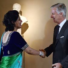 Ein veröffentlichtes foto zeigt einen mann in einer hellen jacke, der am flughafen brüssel mit. Opfer Der Brusseler Terroranschlage Trifft Konigspaar Welt