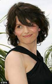 Stunning In Their 40s The Uk S Catherine Zeta Jones 43 And France S Juliette Binoche 48 Actresses Actresses In French Women French Hair French Women Hair
