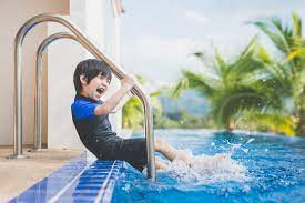 Anak bosan duduk rumah tak tahu nak buat apa, jom set up kolam renang dekat rumah. 5 Tips Agar Kolam Renang Di Rumah Aman Bagi Balita Bukareview