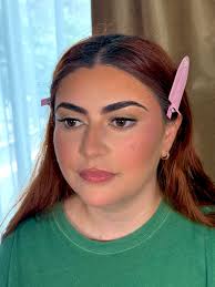 Do anybody sale good wigs blonde one