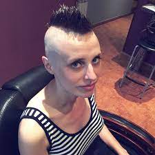 Joanna Is A Polish Girl Who Thinks To Be Lived Fully Shave Experience At Least Once In Life Of Course We Offered Shaved Hair Women Short Mohawk Girl Haircuts