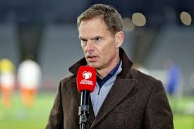Hollanda futbol federasyonu'ndan yapılan açıklamada, manchester united'da forma giyen 24 yaşındaki orta saha oyuncusunun şampiyonada görev alamayacağı belirtildi. Frank De Boer S Response Clear After Donny Van De Beek Failed To Follow Man Utd Advice Aktuelle Boulevard Nachrichten Und Fotogalerien Zu Stars Sternchen