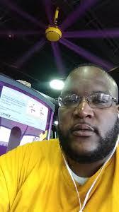 Aaron Sheckles's Instagram, Twitter & Facebook