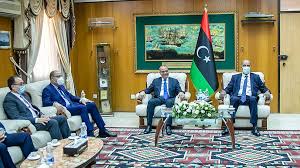 الأزمة الليبية تونس.المشيشي يزور ليبيا على رأس وفد كبير يصل رئيس الحكومة التونسية هشام المشيشي اليوم إلى العاصمة طرابلس على رأس وفد كبير لبحث تعزيز علاقات التعاون الاقتصادي بين البلدين والحصول على نصيب من مشاريع. Ø§Ù„Ù…Ø´ÙŠØ´ÙŠ ÙŠØ¬Ø¯Ø¯ Ù„Ù„ÙƒÙˆÙ†ÙŠ ÙˆØ§Ù„Ù„Ø§ÙÙŠ Ø§Ø³ØªØ¹Ø¯Ø§Ø¯ ØªÙˆÙ†Ø³ Ù„Ù…Ø±Ø§ÙÙ‚Ø© Ù„ÙŠØ¨ÙŠØ§ ÙÙŠ Ø¥Ø¹Ø§Ø¯Ø© Ø§Ù„Ø¥Ø¹Ù…Ø§Ø± Ù„ÙŠØ¨ÙŠØ§ Ø§Ù„Ø£Ø­Ø±Ø§Ø±