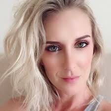 Amanda Ebner (@thisfitblonde)