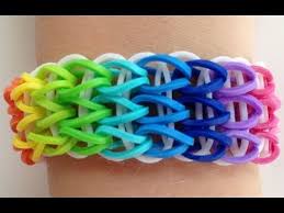 Man spannt das unterste loom über die anderen. Rainbowloom Dreifach Armband Anleitung Deutsch Armband Anleitung Loom Armband Anleitung Rainbow Loom Armbander