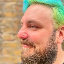 Paired up an existing high nostril for the beautiful @ekotmi and changed  their jewellery to match (right one fresh). Clear CZ and titanium trinities  from @neometaljewelry #nostril #pairednostril #highnostril #trinity #nose  #piercing