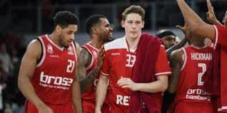 Schröder ist der sohn einer gambischen mutter und eines deutschen vaters. Dennis Schroder Uber Vater Rolle Zum Positiven Verandert