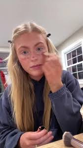 Kate Horner's Instagram, Twitter & Facebook