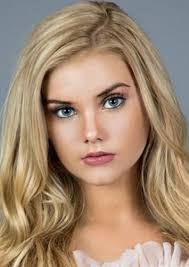 Carly Edwards's Instagram, Twitter & Facebook