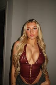 Sara Brooks - Hot Babe You Will Love!