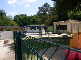 Ses effectifs sont de 1 261 lycéens des classes de seconde à la terminale. Etablissements Scolaires Ville De Salles
