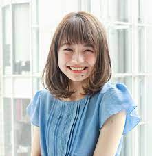 ミディアムヘア女子急増中 オーダーしたくなる4つ楽しみかた hair エレガントなヘアスタイル プラチナブロンドの髪 美髪