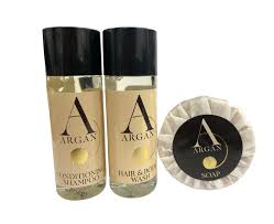 Kit cortesia bagno, linea cortesia per Hotel 150 pezzi totali ARGAN, 50  Saponette plissettate 20 gr. + 50 Hair&Body Wash 30 ml. + 50 Shampoo e  Balsamo 30 ml., Luxury amenities : Amazon.it: Bellezza