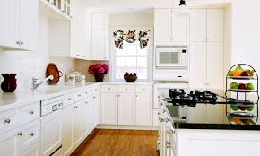 10'x10 white shaker kitchen cabinet