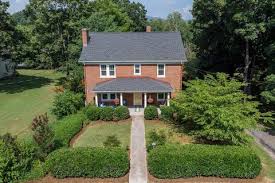 Click for information on how to personalize this hospital . 615 S Main St Lexington Va 24450 57 Photos Mls 621136 Movoto