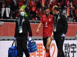 زف التونسي علي معلول الظهير الأيسر للفريق الأول لكرة القدم بالنادي الأهلي خبر سار عصر اليوم الخميس في مران القلعة الحمراء الذي يقام في جنوب أفريقيا. ÙƒÙŠÙ ØªØ­ÙˆÙ„Øª Ø¥ØµØ§Ø¨Ø© Ù…Ø¹Ù„ÙˆÙ„ Ù…Ù† Ø§Ù„Ù…Ø´Ø§Ø±ÙƒØ© Ø®Ù„Ø§Ù„ 72 Ø³Ø§Ø¹Ø© Ù„Ù€100 ÙŠÙˆÙ… Ù…Ù† Ù…ØµØ±Ø§ÙˆÙ‰