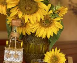 Uleiul rafinat de floarea soarelui este recomandat pentru gătitul bucatelor cu tratament termic. Home Ulei Bio