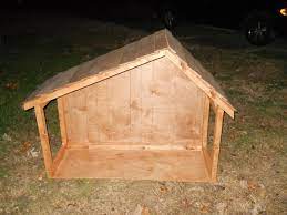 How to make your own wood nativity scene? A Stable For An Outdoor Nativity That The Hubby Made Love This Wish I Had A Nice Outdoor Nativity So He C Outdoor Nativity Nativity Stable Outdoor Christmas