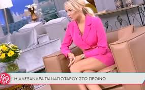 Φόρεσε το μπικίνι της και αποκάλυψε πως μπαίνει στη φάρμα. Ale3andra Panagiwtaroy Newsbeast